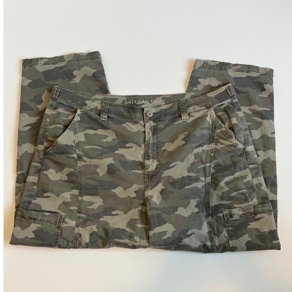 American Eagle Outfitters Camo Capris Size 18